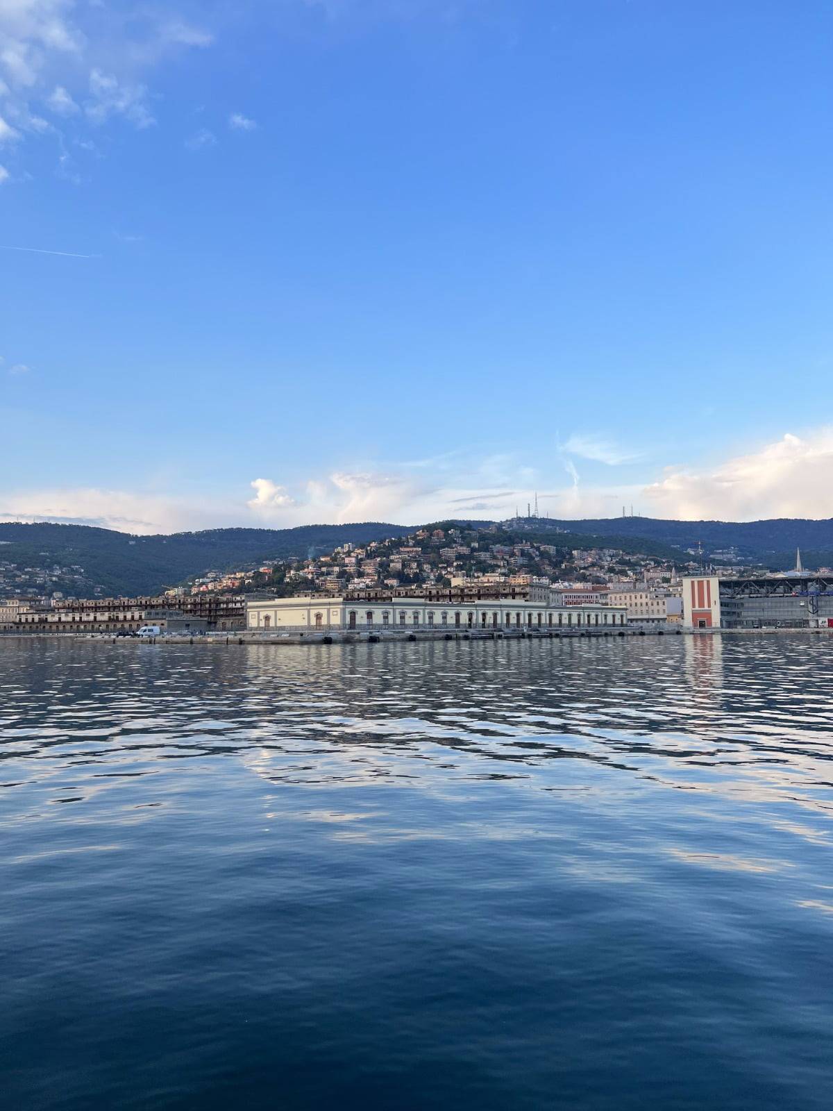 Porto di Trieste con la bora